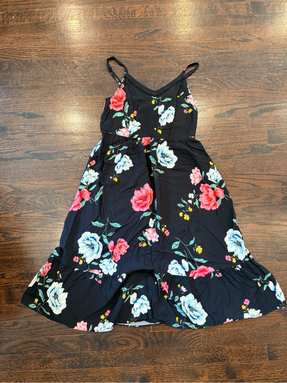 Floral Black V-Neck Casual Sundress with Ruffle Hem